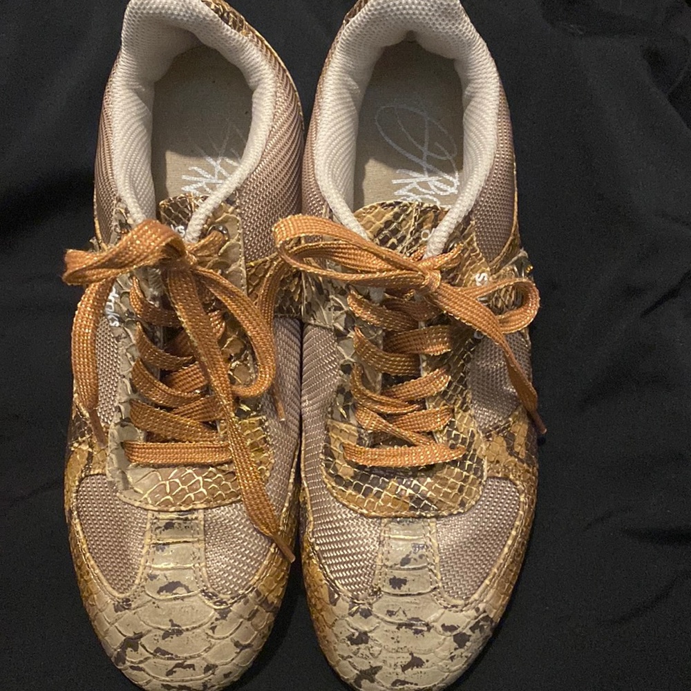 akademiks shoes